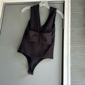 Express RIBBED PLUNGE NECK BOW BACK THONG BODYSUIT